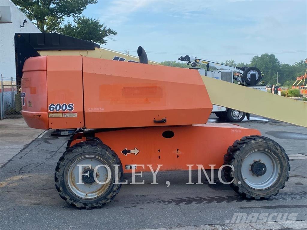 JLG 600S 曲臂高空工作平台