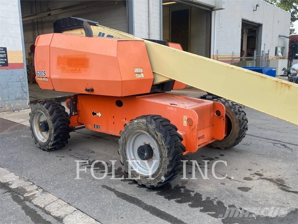 JLG 600S 曲臂高空工作平台