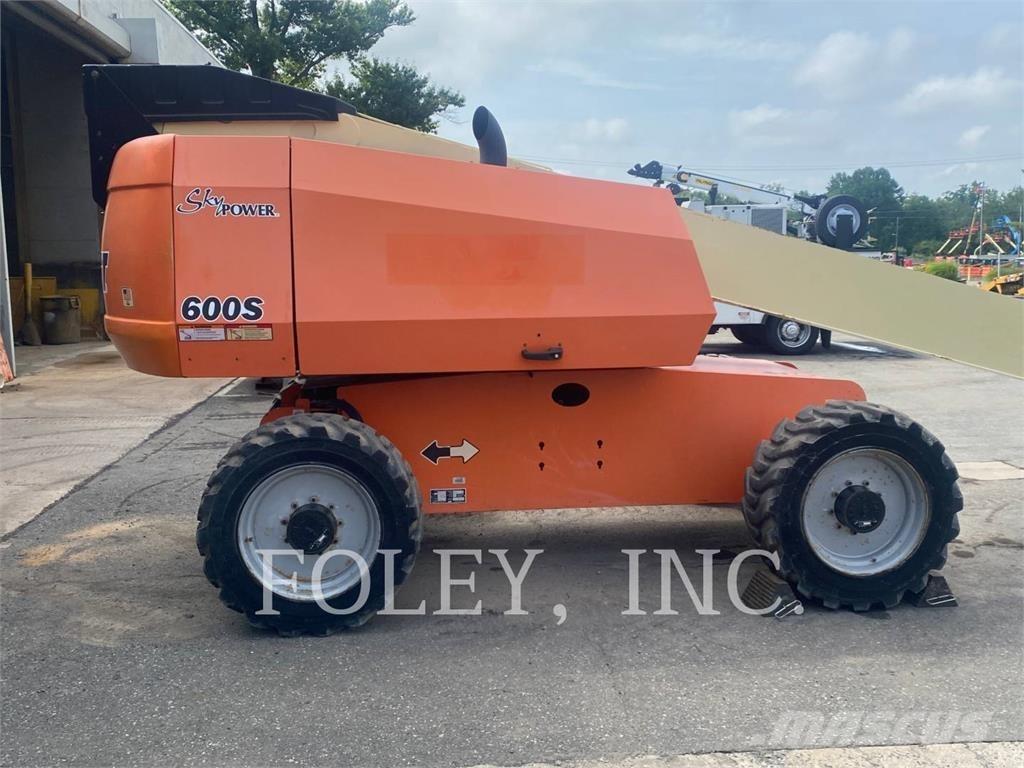JLG 600S 曲臂高空工作平台