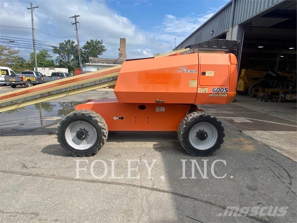 JLG 600S 曲臂高空工作平台