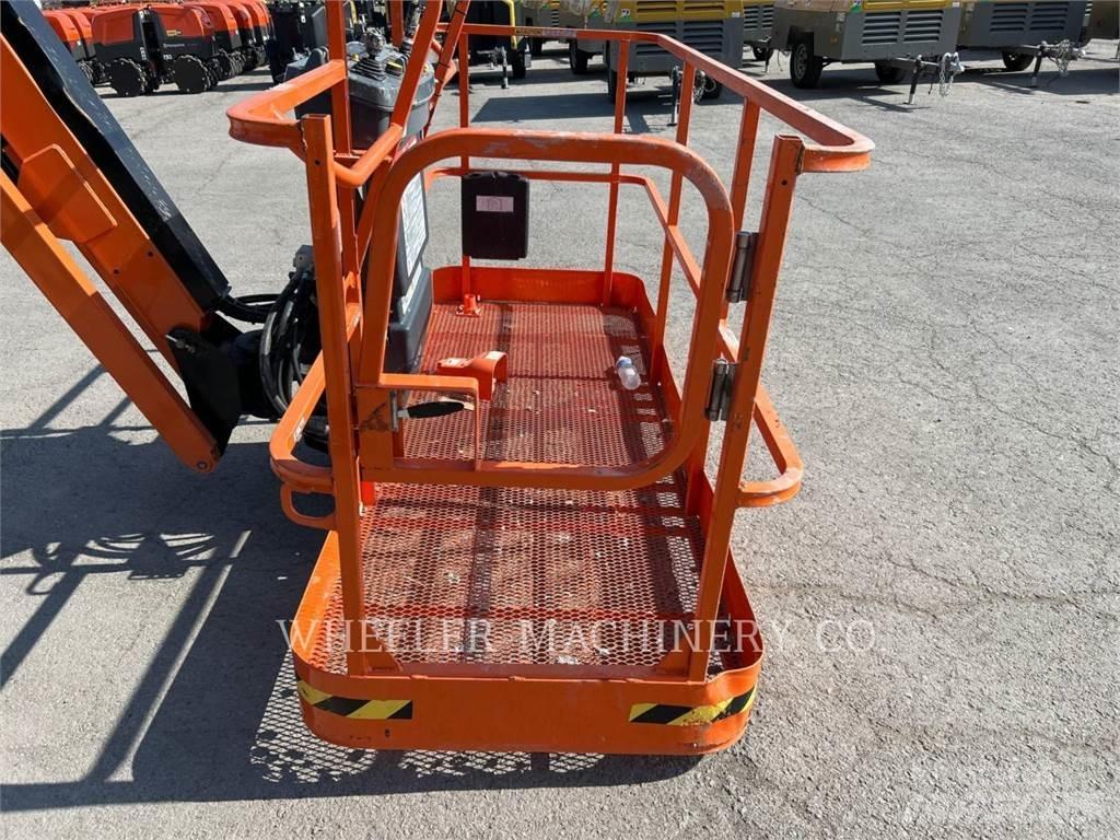 JLG 660SJ SP 曲臂高空工作平台