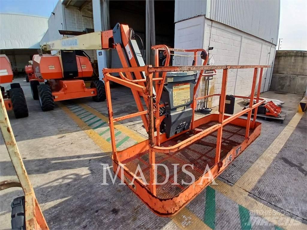 JLG 800 AJ 曲臂高空工作平台