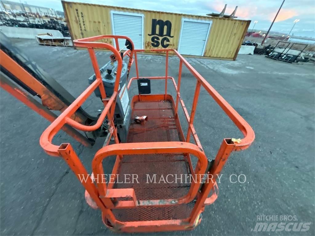JLG 860SJ 曲臂高空工作平台