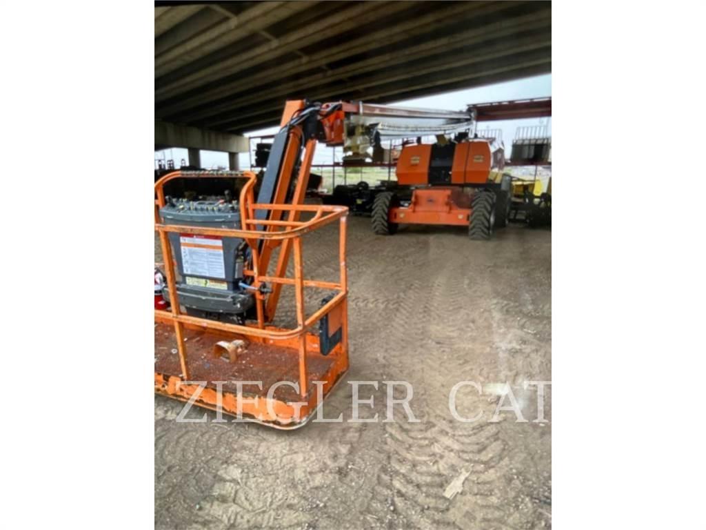 JLG 860SJ 曲臂高空工作平台