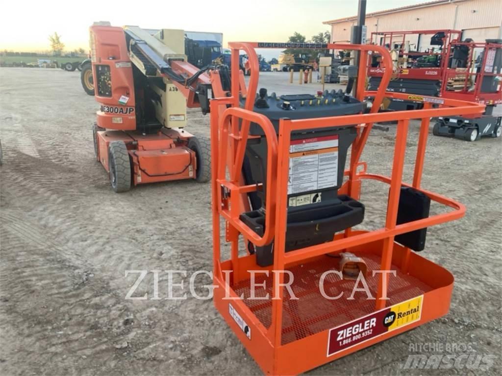 JLG E300AJP 曲臂高空工作平台