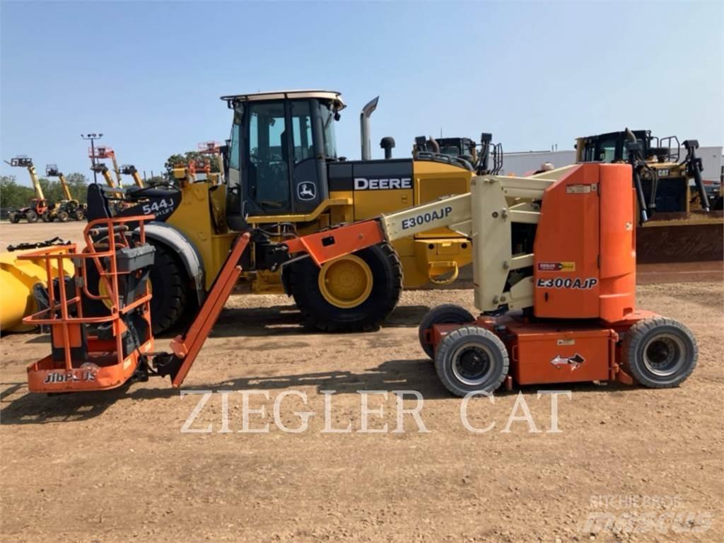 JLG E300AJP 曲臂高空工作平台