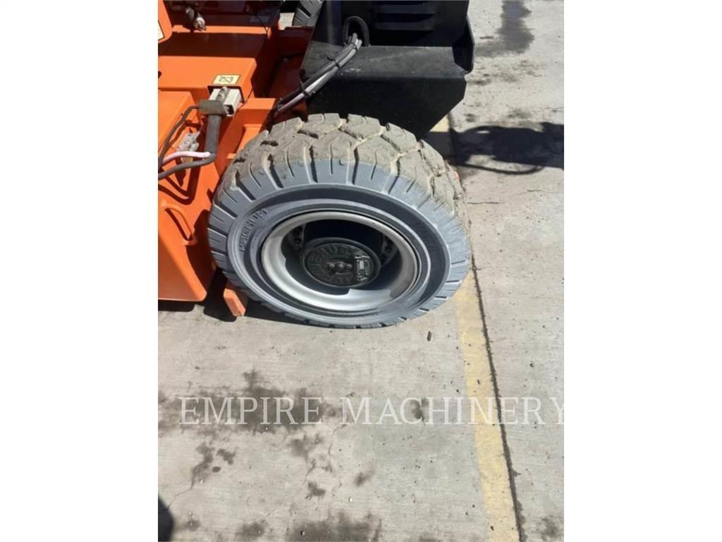 JLG E300AJP 曲臂高空工作平台