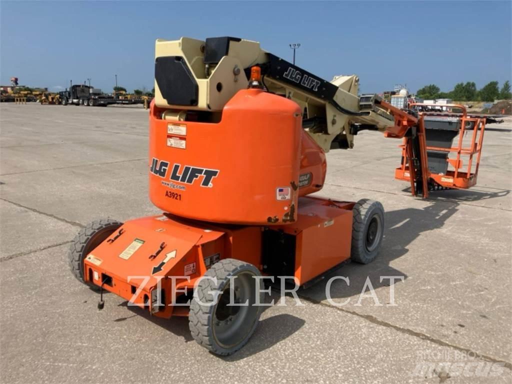 JLG E400AJPN 曲臂高空工作平台