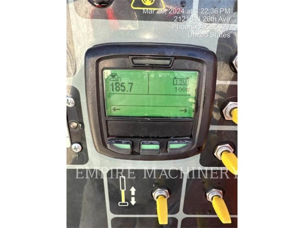JLG E400AJPN 曲臂高空工作平台