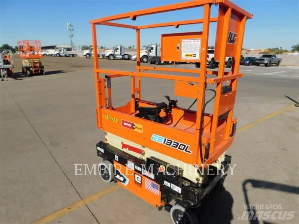 JLG ES1330L 曲臂高空工作平台