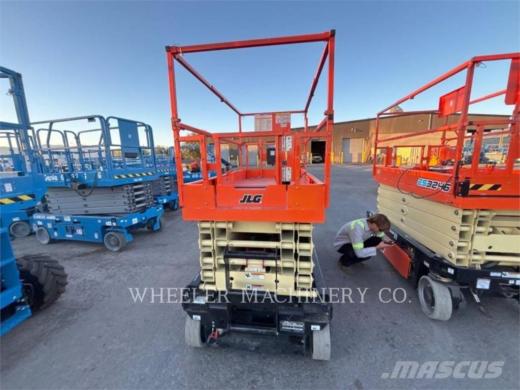 JLG ES3246 剪叉式升降机