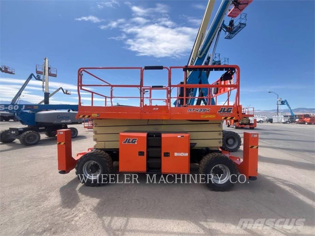 JLG RT4394 剪叉式升降机
