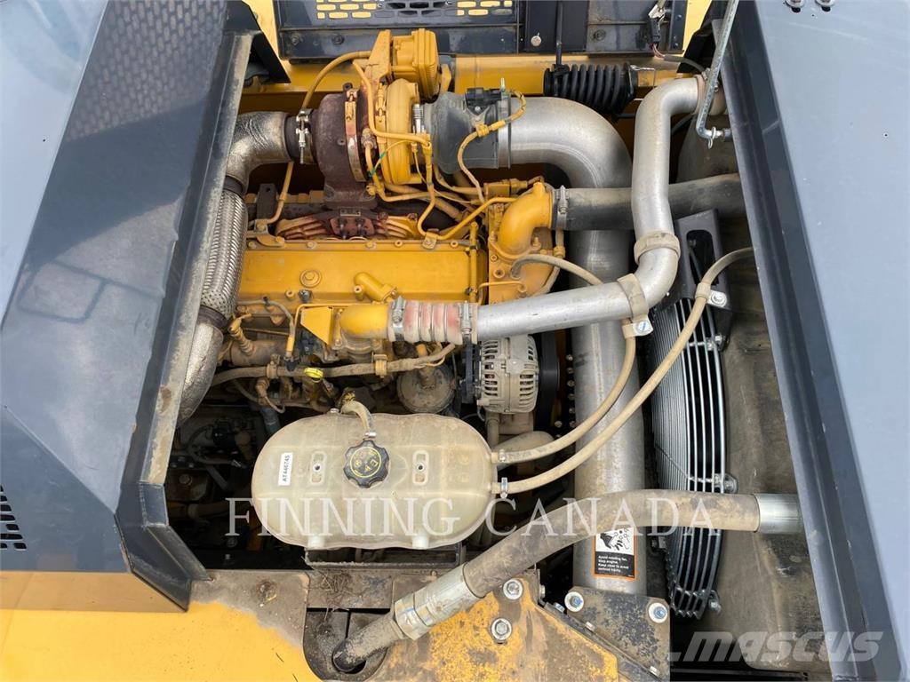 John Deere 210G 履带挖掘机