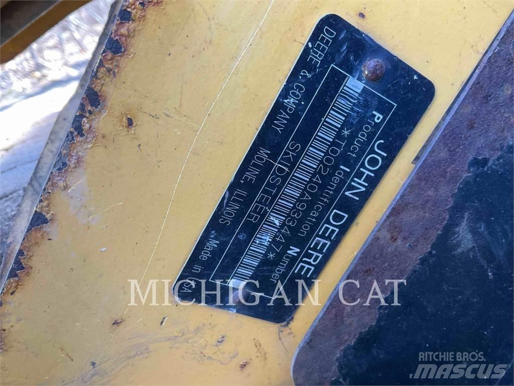 John Deere 240 滑移装载机