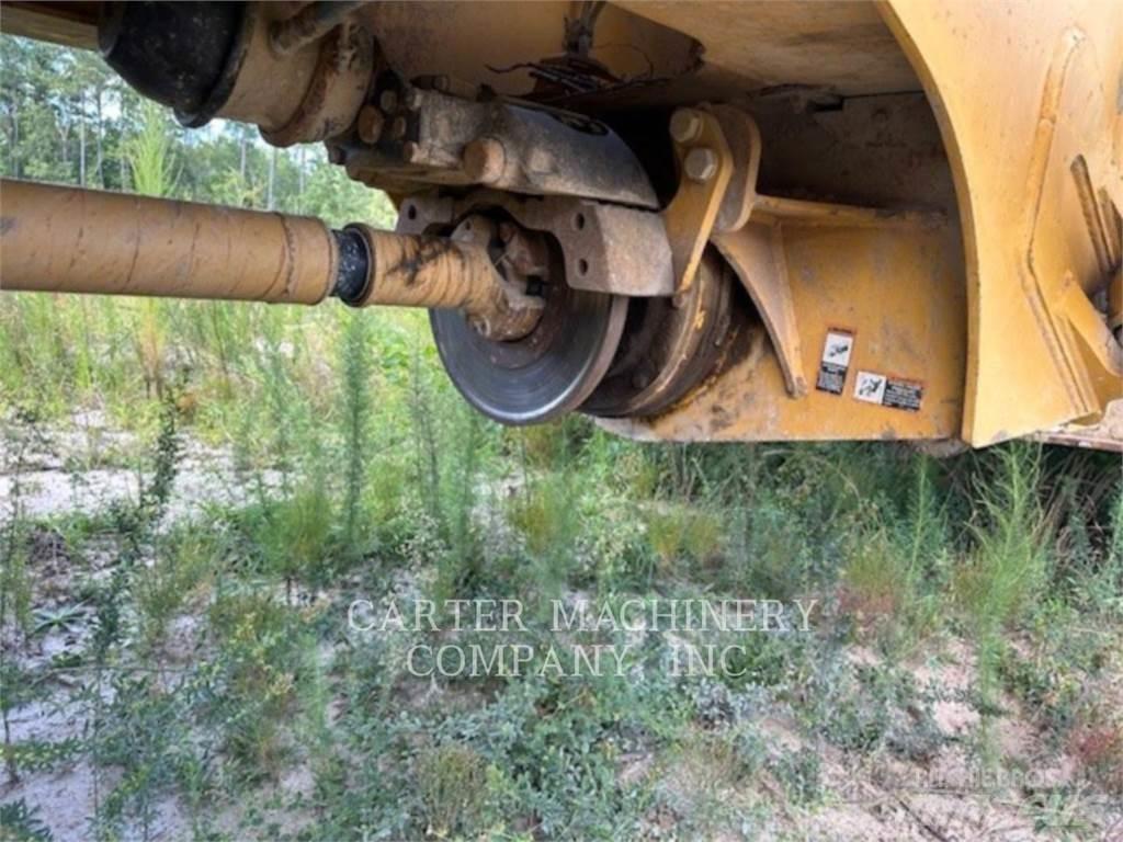 John Deere 300D 铰接式自卸车