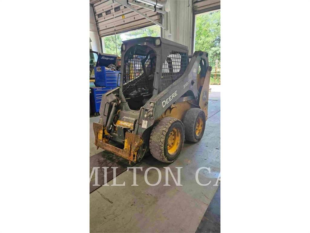 John Deere 318G 滑移装载机