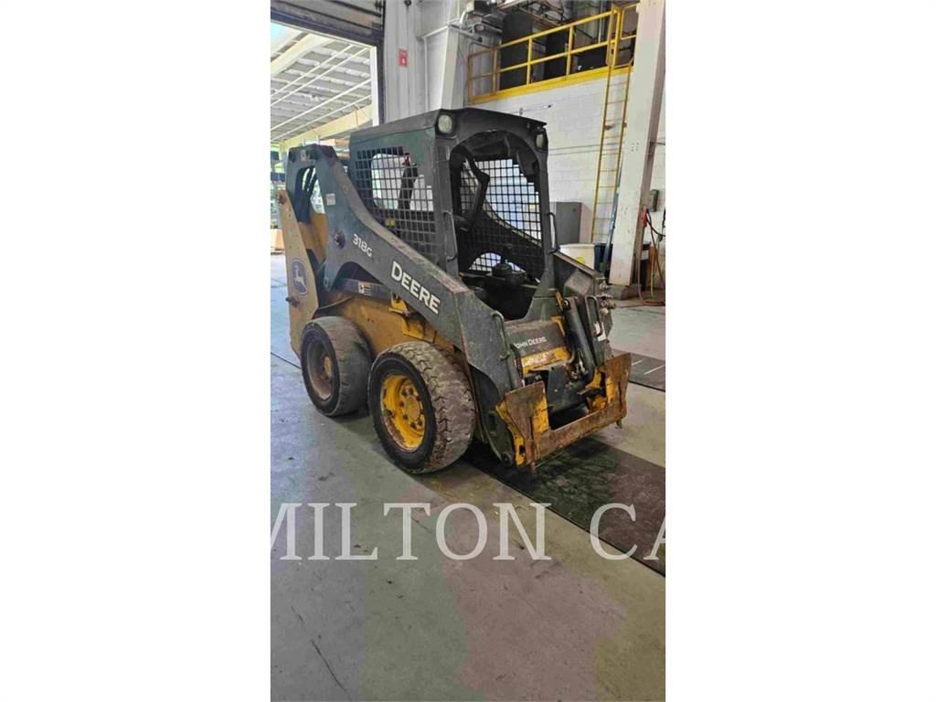 John Deere 318G 滑移装载机