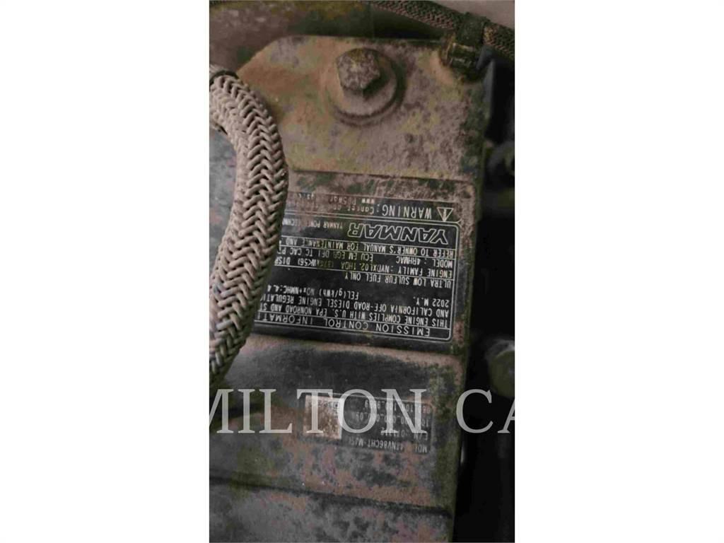John Deere 318G 滑移装载机