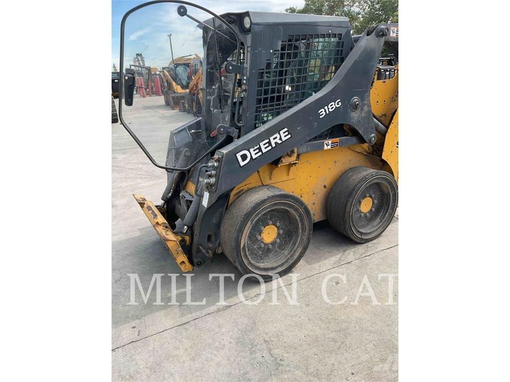 John Deere 318G 滑移装载机