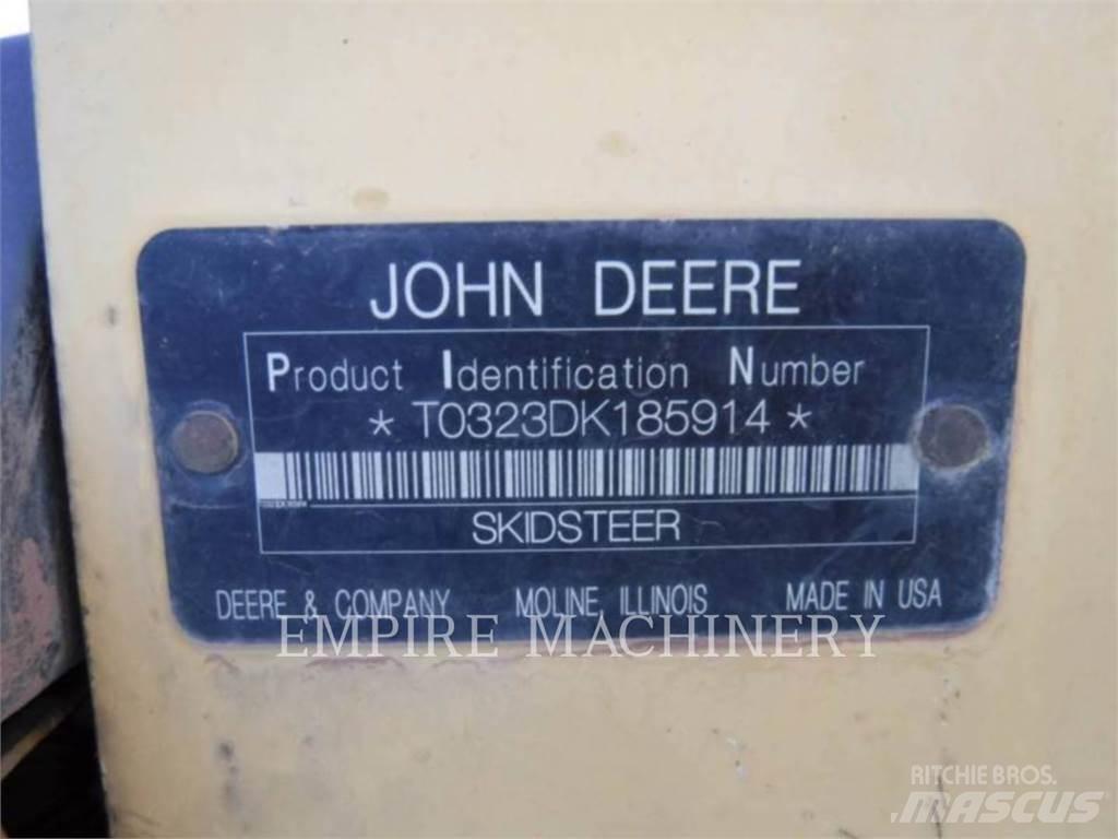 John Deere 323D 滑移装载机