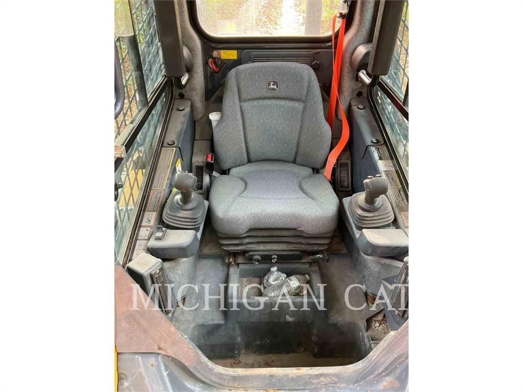 John Deere 325G 履带式装载机