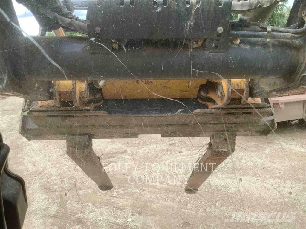 John Deere 333G 滑移装载机