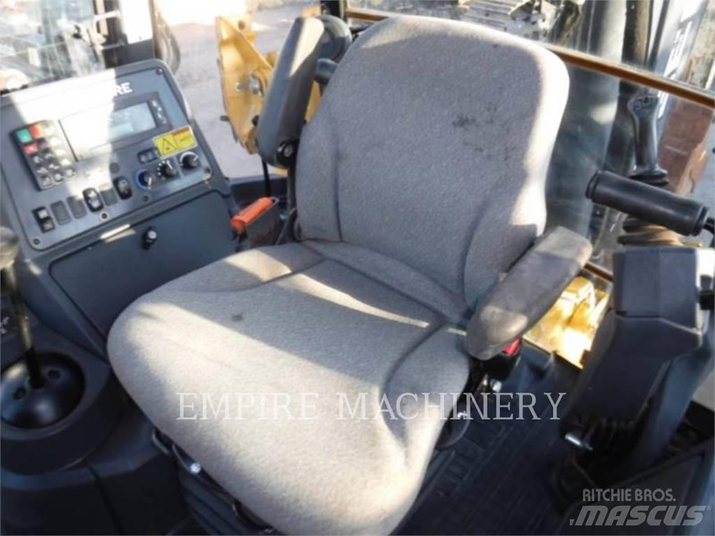 John Deere 410L 反铲装载机