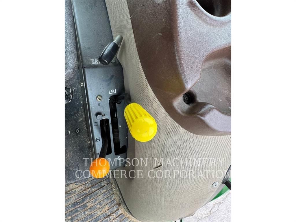 John Deere 6115D 拖拉机/农用车