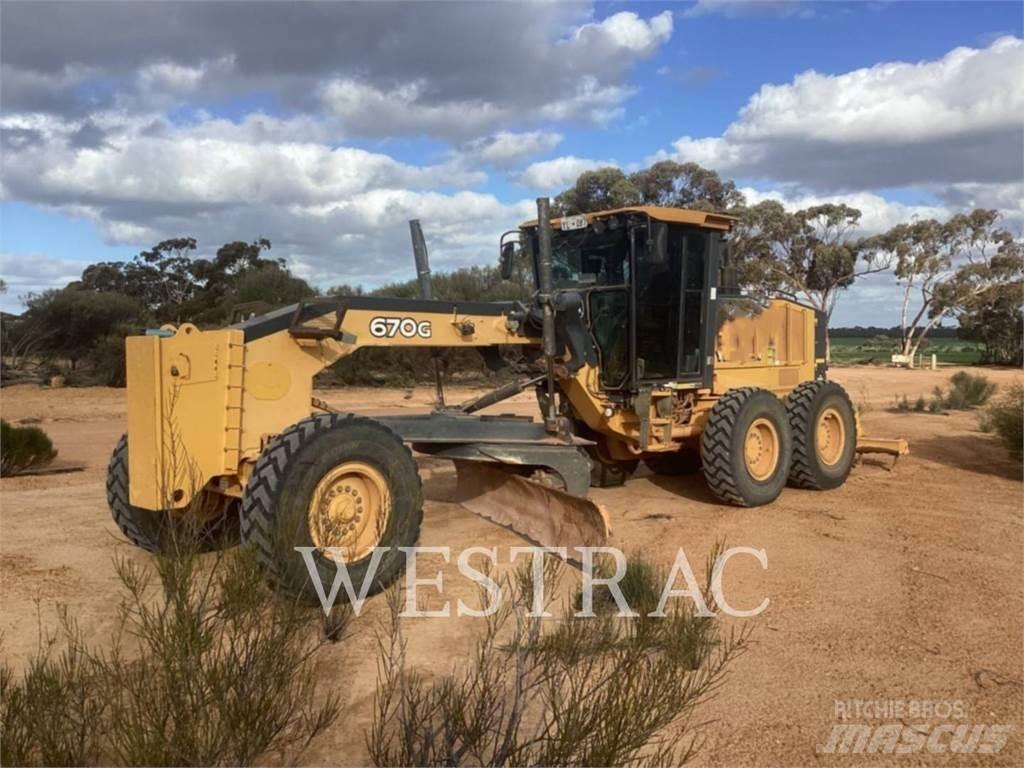 John Deere 670G 平地机/推土机