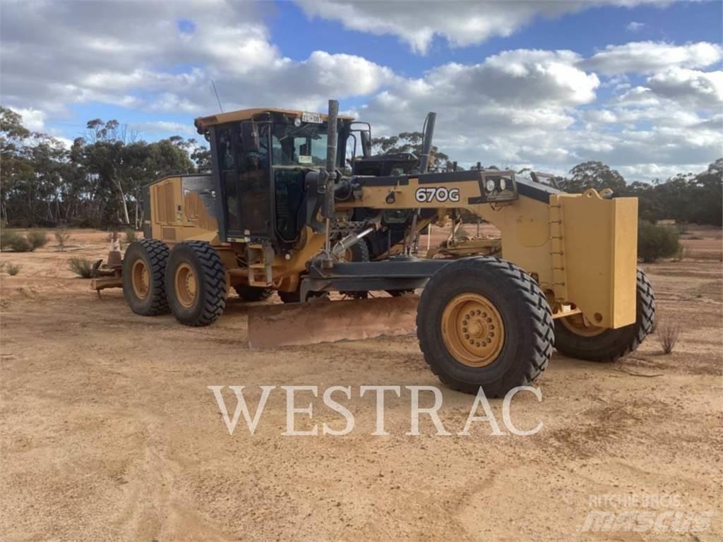 John Deere 670G 平地机/推土机