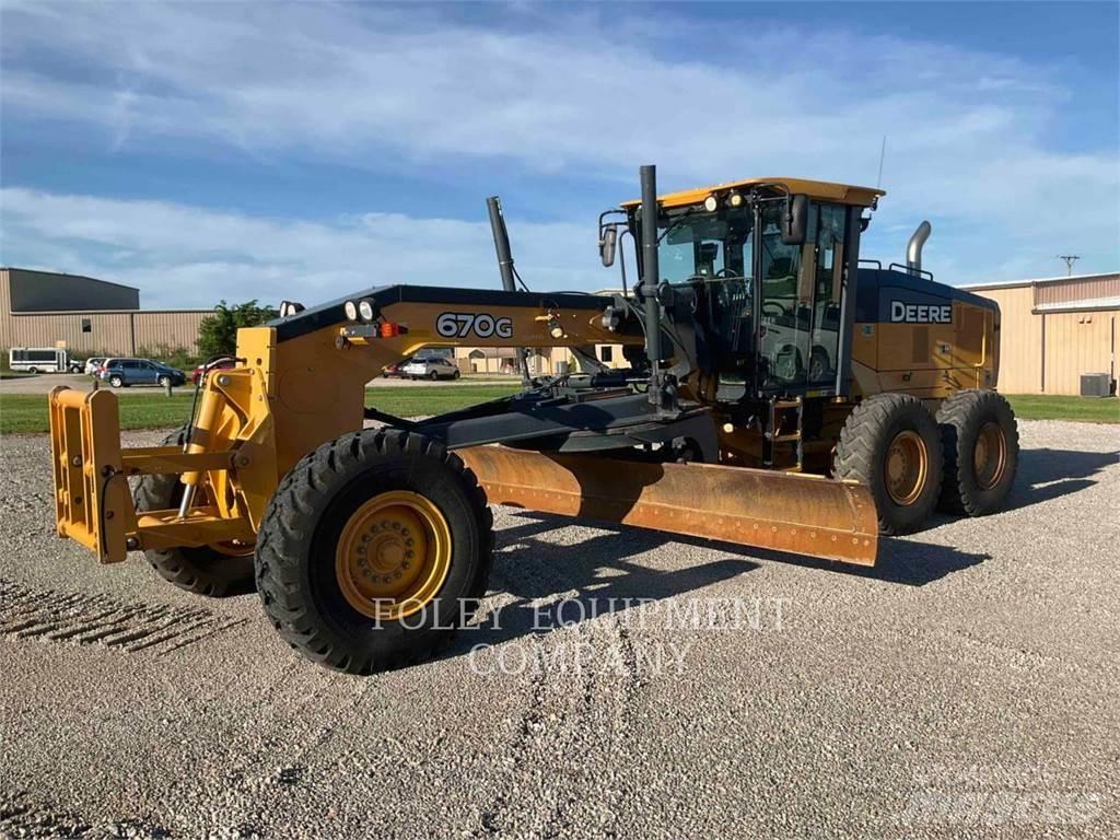 John Deere 670G 平地机/推土机