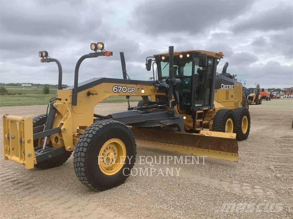 John Deere 670GP 平地机/推土机