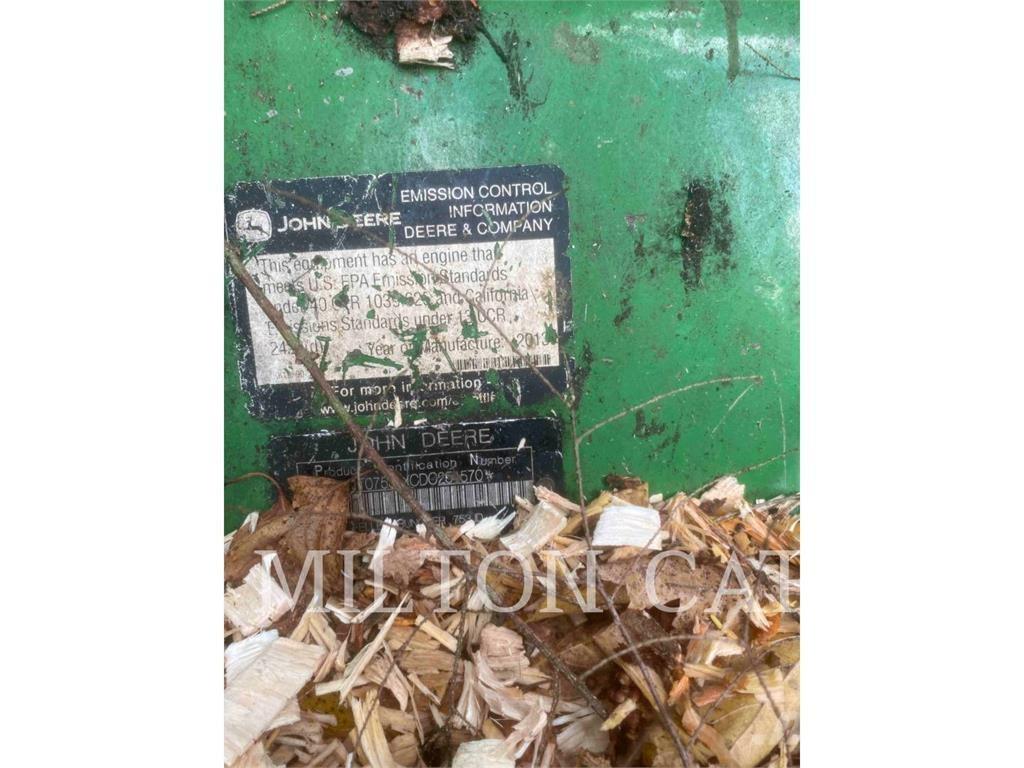 John Deere 753JH 挖坑机