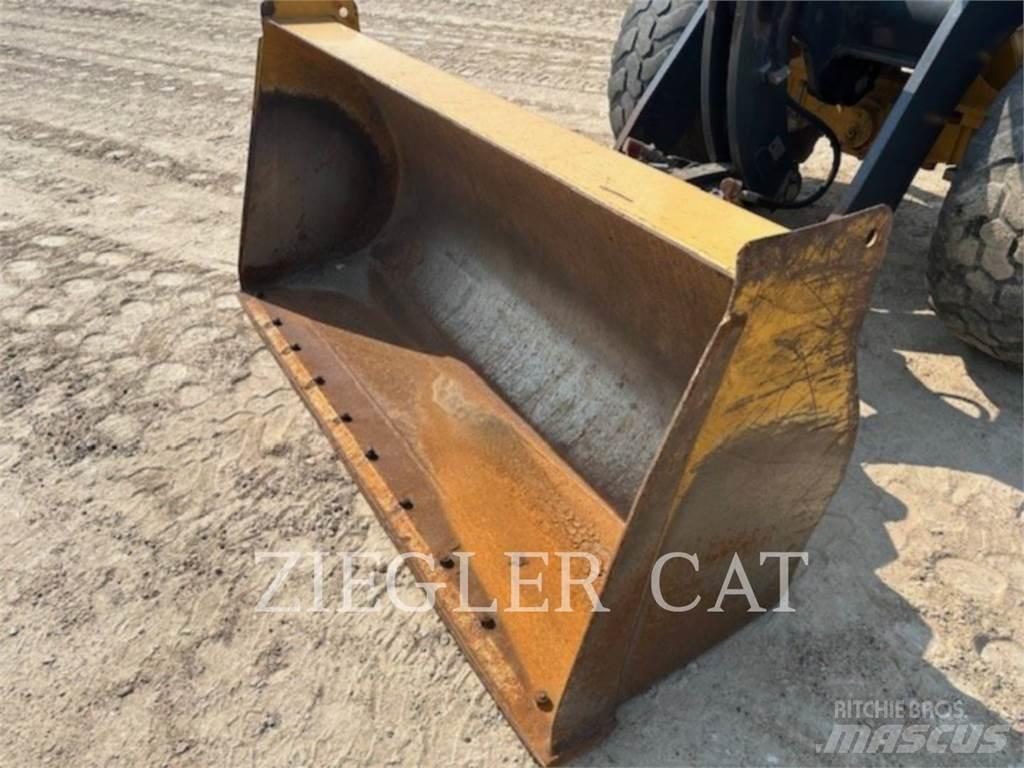 John Deere & CO. 304L 轮式装载机
