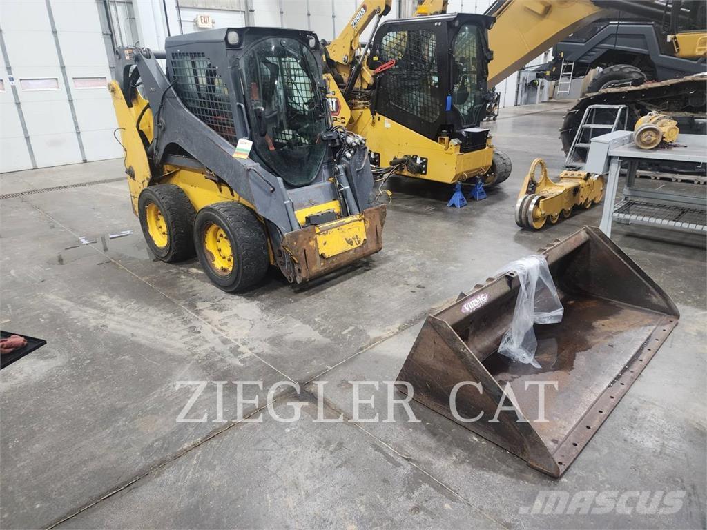 John Deere & CO. 318G 滑移装载机