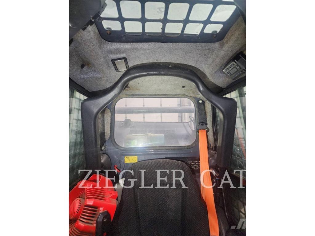 John Deere & CO. 318G 滑移装载机