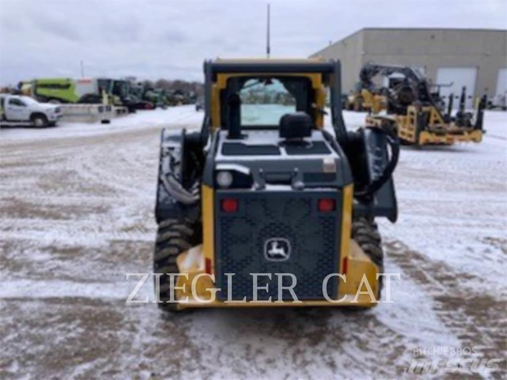 John Deere & CO. 320G 滑移装载机