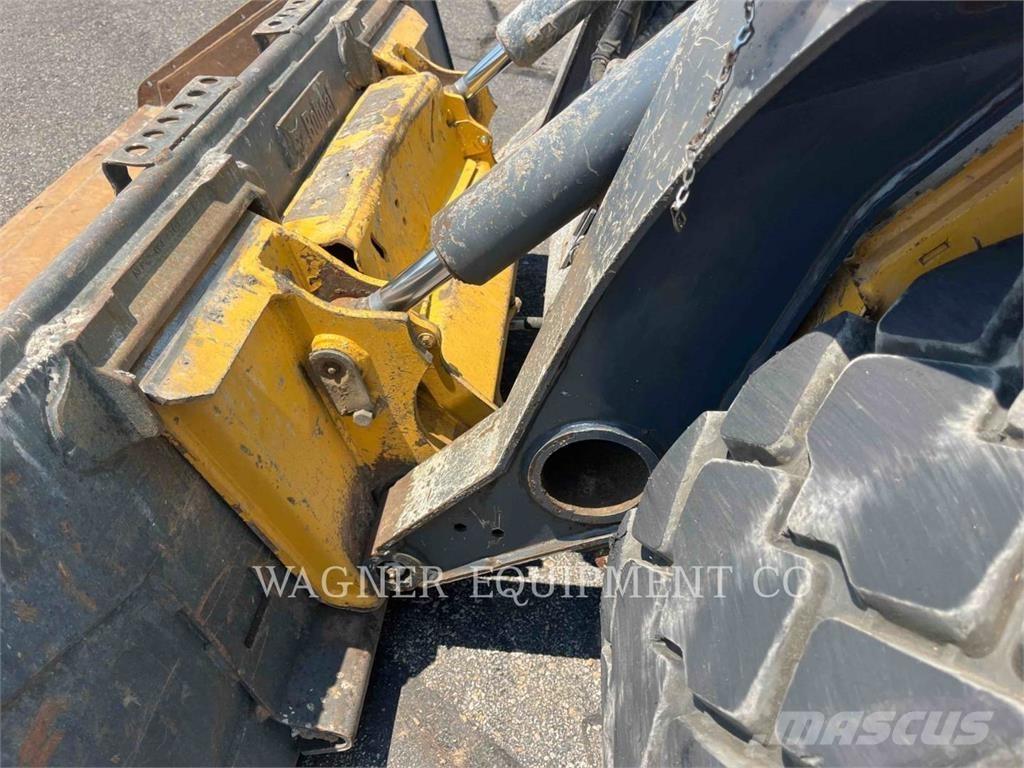 John Deere & CO. 324G 滑移装载机