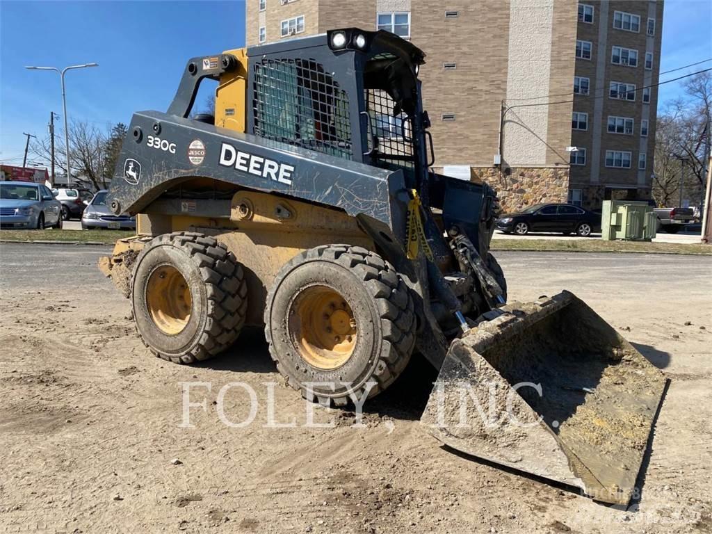John Deere & CO. 330G 滑移装载机