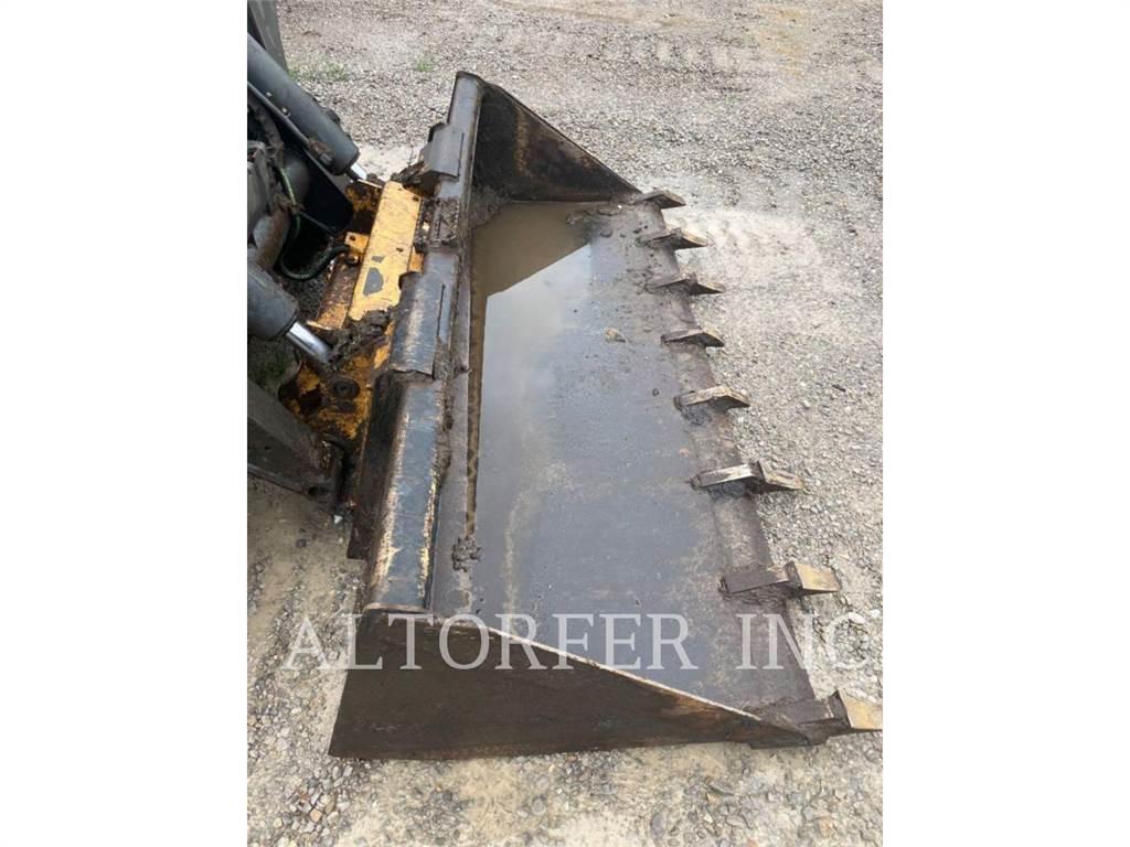 John Deere & CO. 331G 滑移装载机