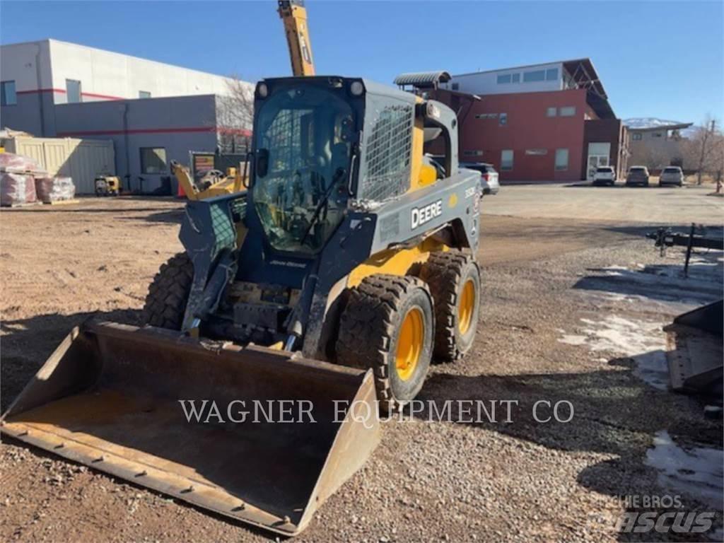 John Deere & CO. 332E 滑移装载机