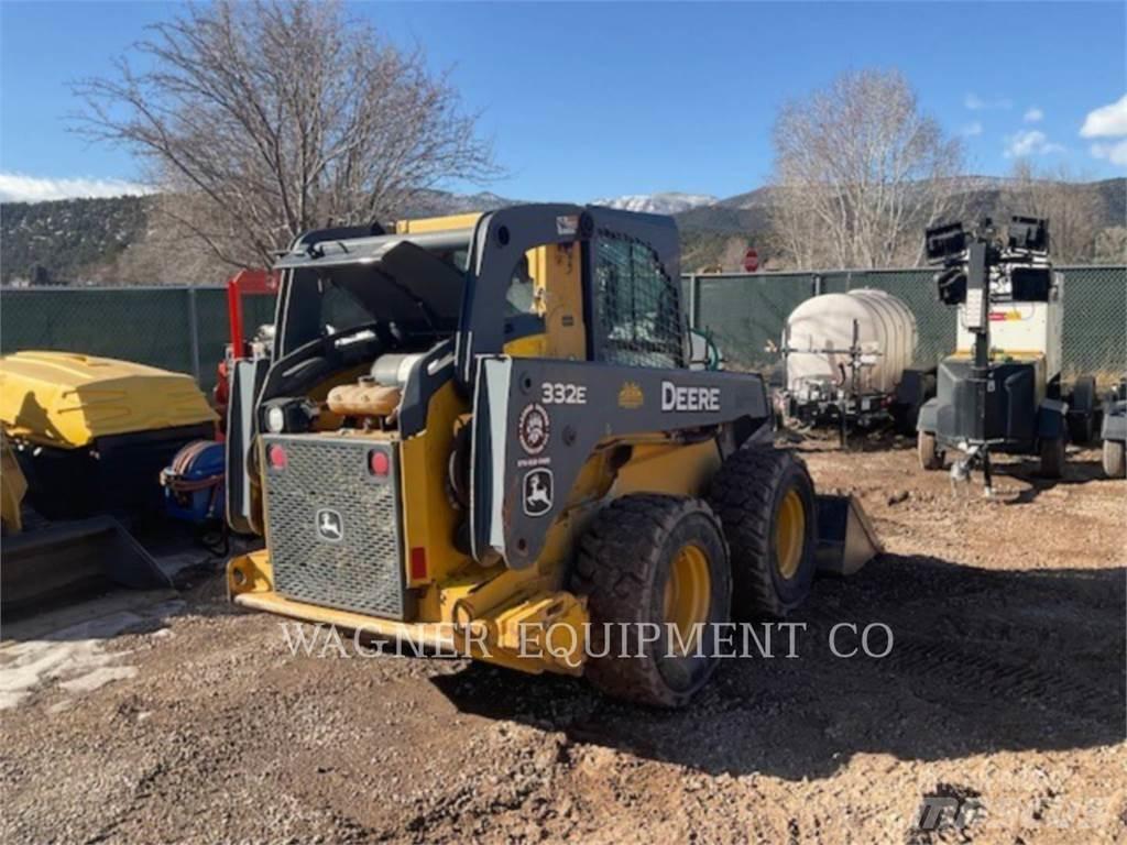 John Deere & CO. 332E 滑移装载机