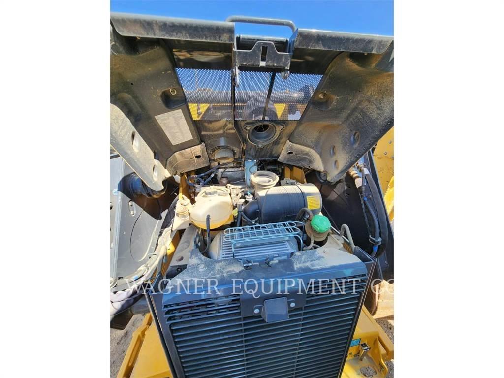 John Deere & CO. 332G 滑移装载机
