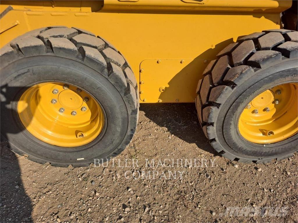 John Deere & CO. 332G 滑移装载机