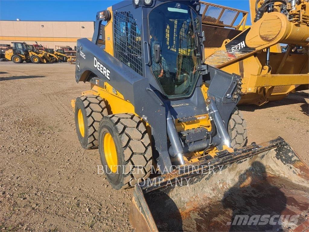 John Deere & CO. 332G 滑移装载机