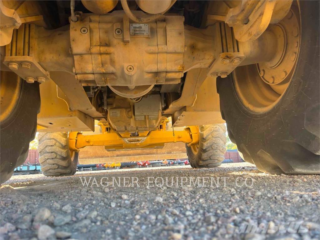 John Deere & CO. 410K TC 反铲装载机