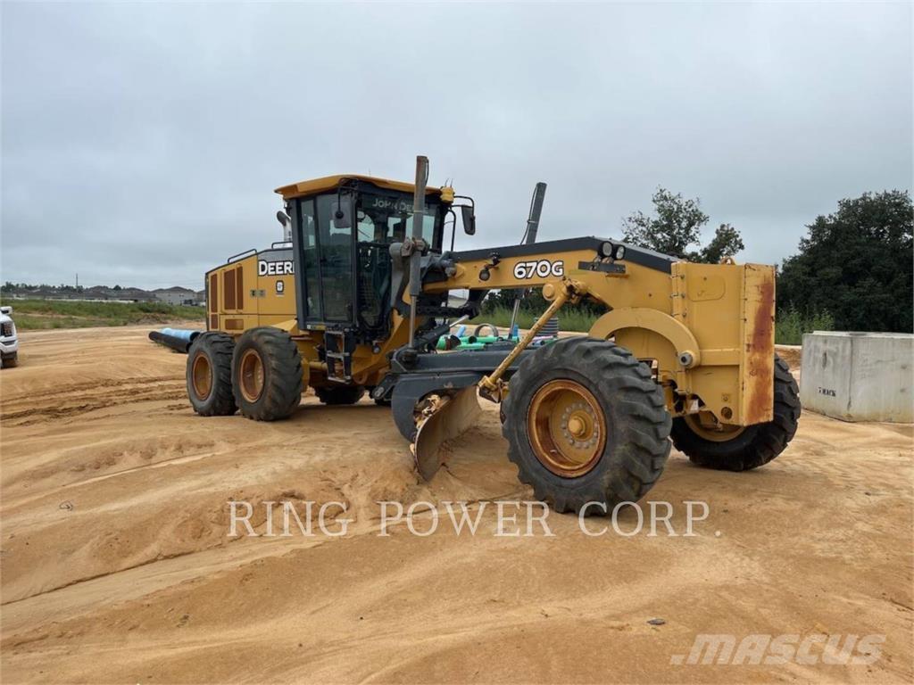 John Deere & CO. 670G 平地机/推土机