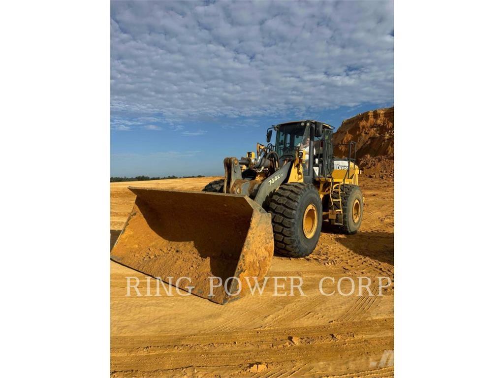John Deere & CO. 744K 轮式装载机