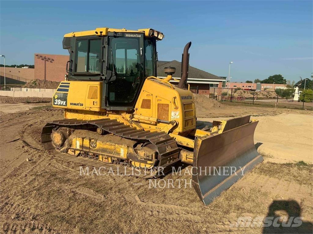 Komatsu D39PX-23 履带式推土机