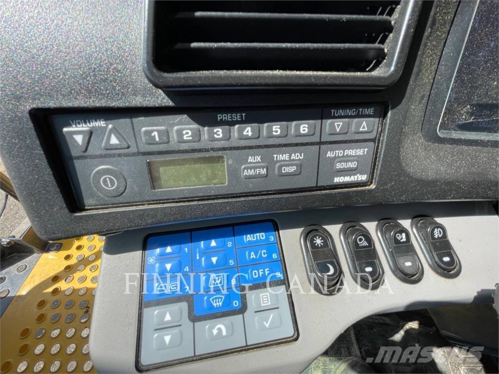 Komatsu HD605-8 铰接式自卸车